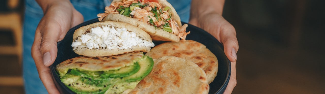 Comida colombiana que puedes incorporar a tu menú para atraer clientes